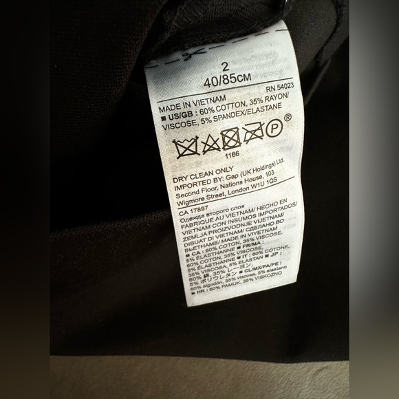 Banana republic little black sheath dress with cap sleeves, size 2 - Picture 2 of 12